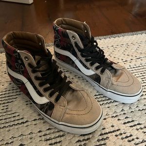 Beige/tan and black sk8-hi vans with red and white pattern